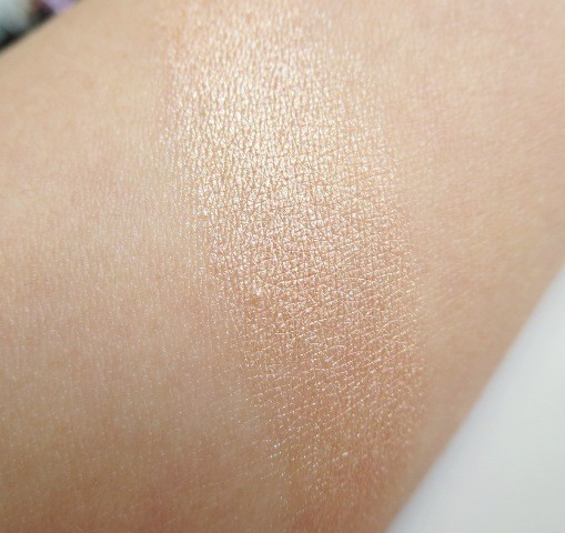 BECCA Shimmering Skin Perfector Poured Shade Opal  (1)