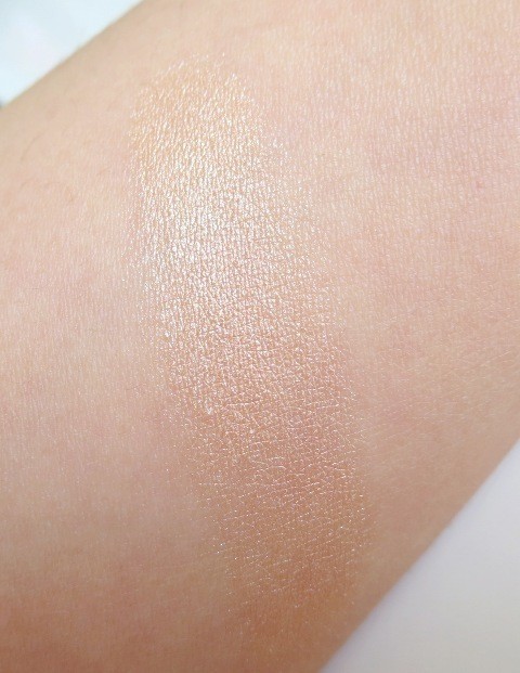 BECCA Shimmering Skin Perfector Poured Shade Opal  (2)