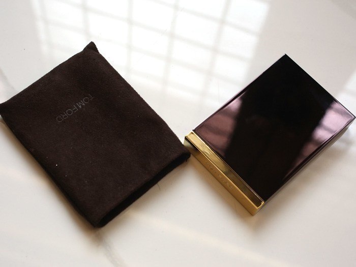 Tom Ford illuminating powder review, swatch