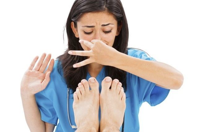 Effective Remedies for Smelly Feet (2)