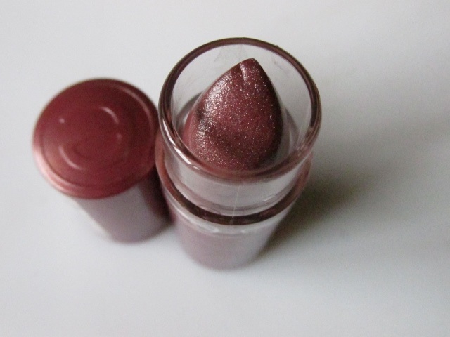 Essence-Lipstick-in-Glamour-Queen-Review-4