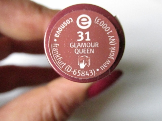 Essence-Lipstick-in-Glamour-Queen-Review-5