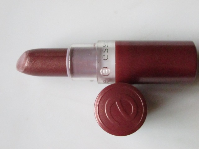 Essence-Lipstick-in-Glamour-Queen-Review-6