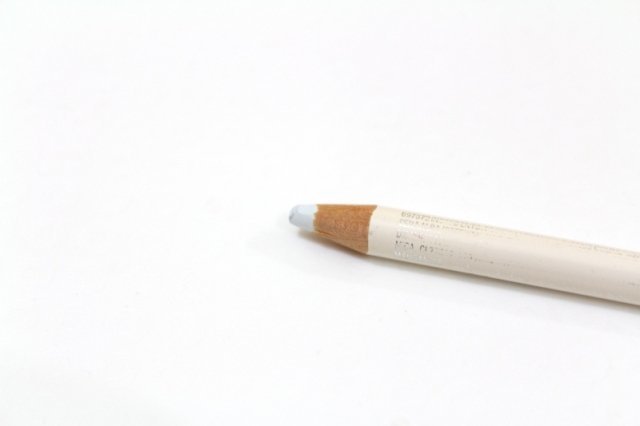 L'Oreal 153 Pure White Contour Khôl Pencil Eyeliner (4)