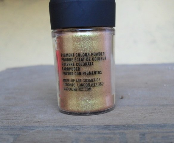 M.A.C Old Gold Pigment  (1)