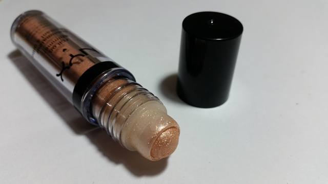 NYX Nude Roll-on Shimmer  (1)