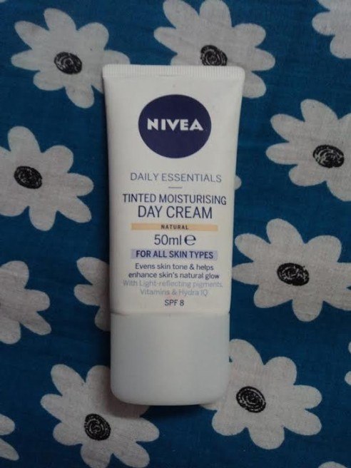 Nivea Daily Essentials Tinted Moisturising Day Cream