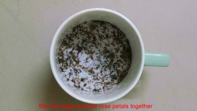 Rose Petals, Sugar and Oil Body ScrubDo-it-Yourself (3)