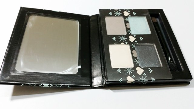 The Body Shop Eye Palette 01 Frosted Pastels (2)