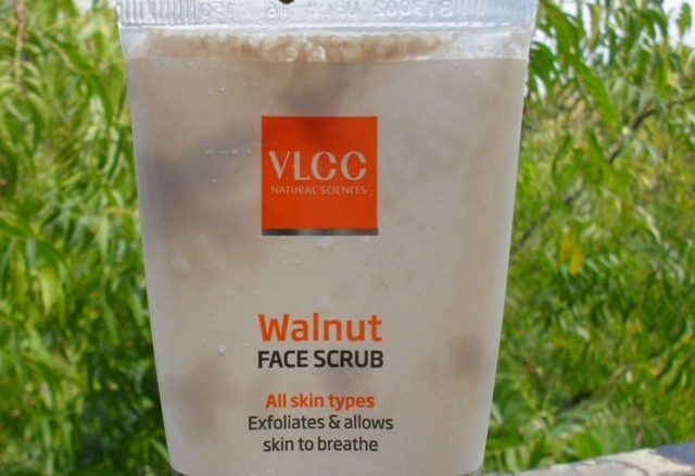 VLCC walnut face scrub