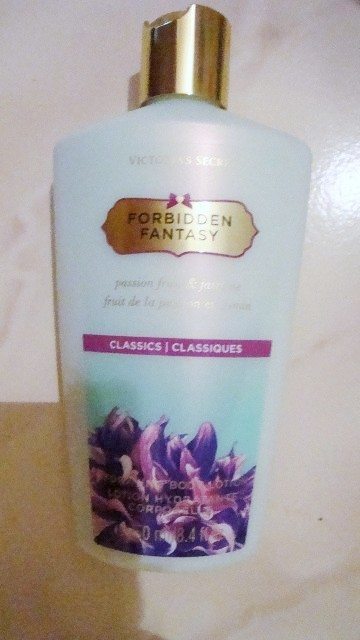 Victoria's Secret Forbidden Fantasy Hydrating Body Lotion (4)