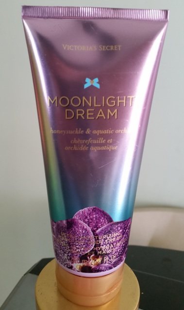 Victoria’s Secret Fantasies Moonlight Dream Ultra-Moisturizing Hand and Body Cream (1)
