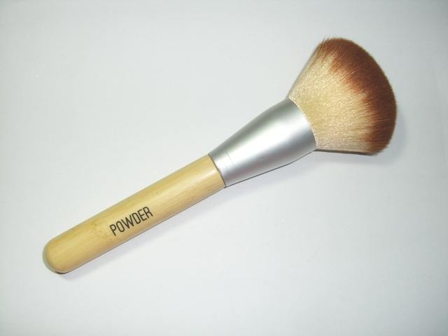 claire's bamboo powder brush (3)