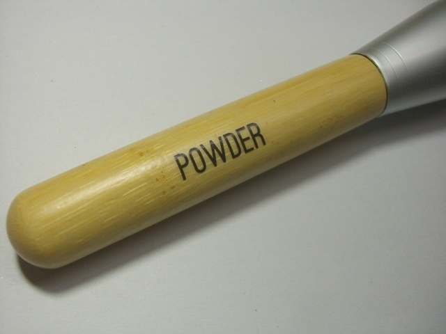 claire's bamboo powder brush (4)