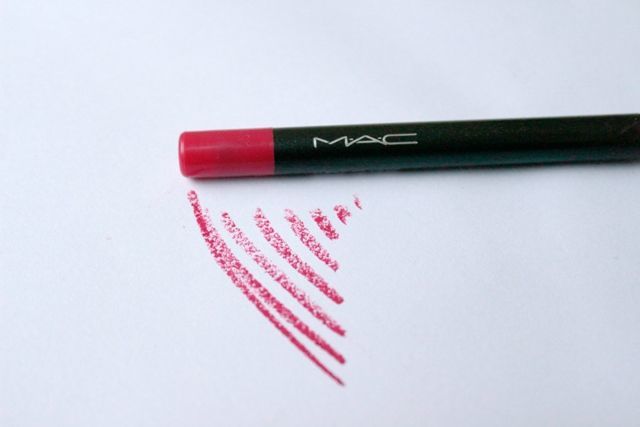 mac prolongwear lip liner more to love (1)