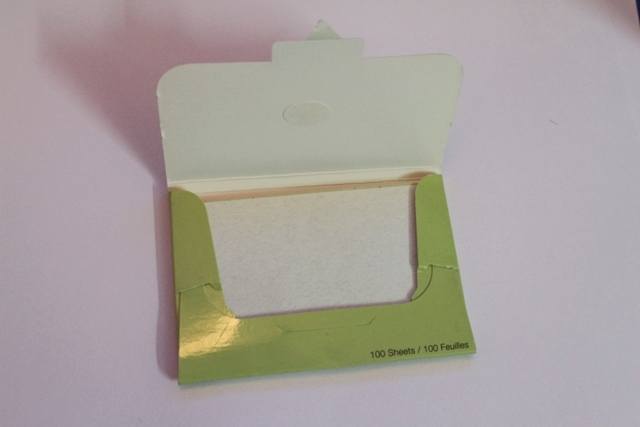 nyx green tea blotting paper  (7)