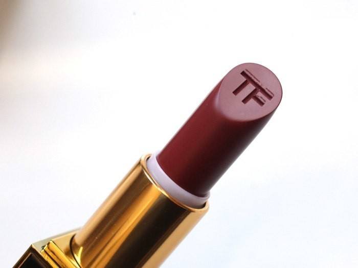 tom-ford-matte-lipstick-velvet-cherry-2