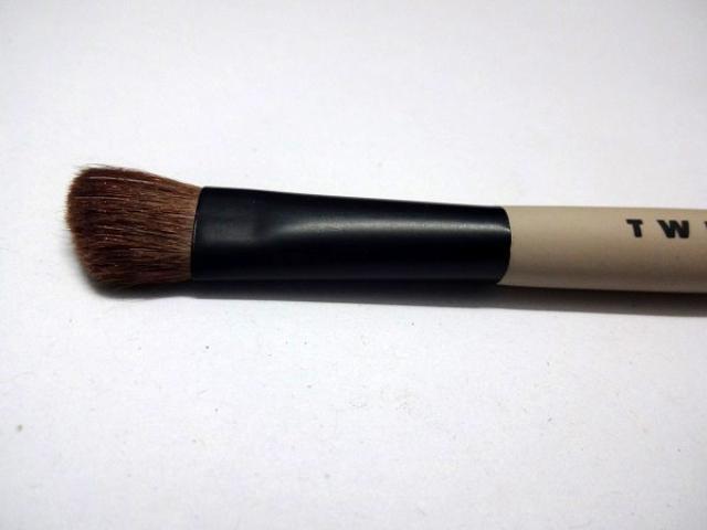 10 Types Of Makeup Brushes Every Girl Should Own Angled Brush