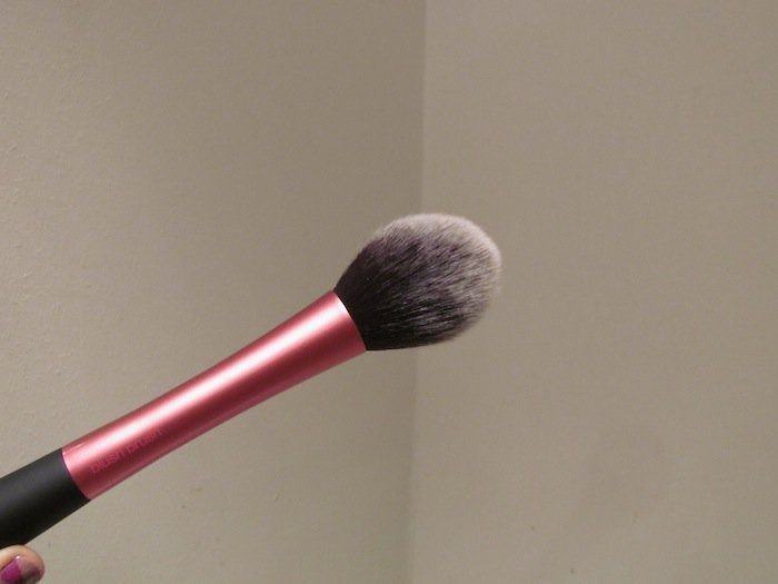 10 Types Of Makeup Brushes Every Girl Should Own Powder Brush