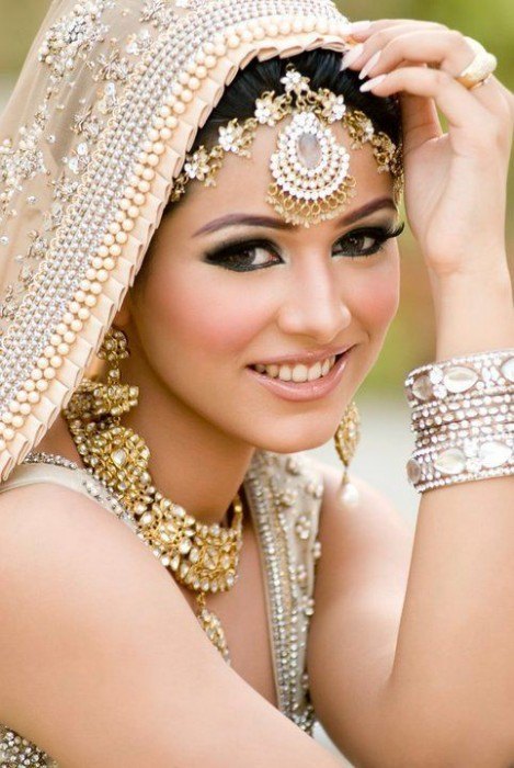 5 Blunders Your Makeup Artist Can Make At Your Wedding 