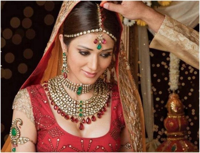 6 Types Of Shringar Essential For An Indian Bride Maang Tikka