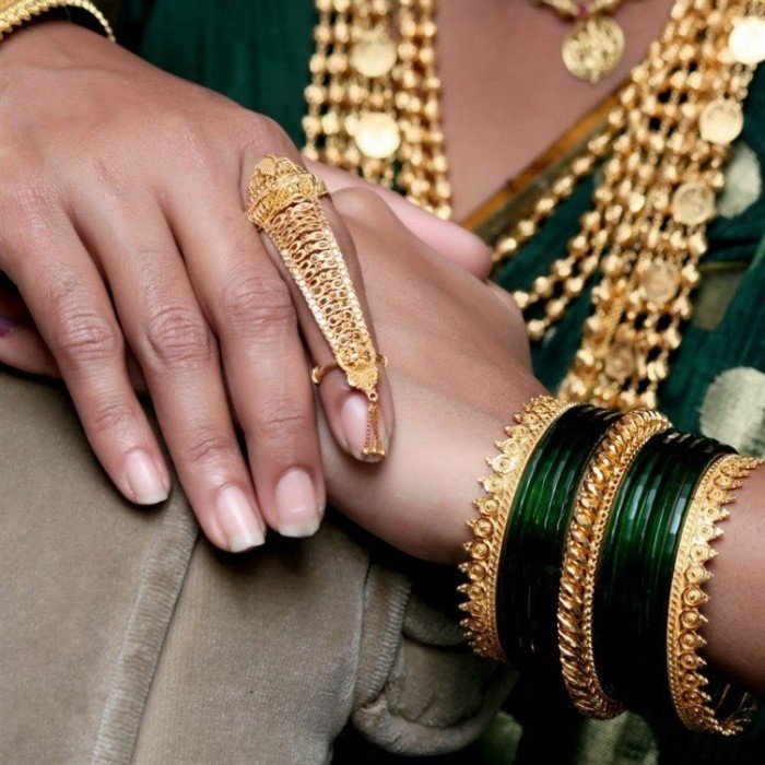 6 Types Of Shringar Essential For An Indian Bride Bangles