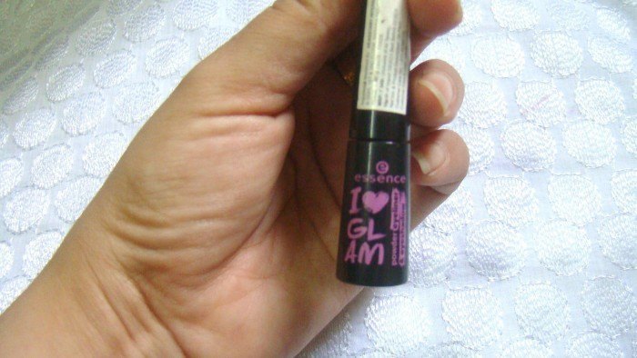Essence-I-love-Glam-Powder-Eyeliner-And-Eye-Shadow-Review-1
