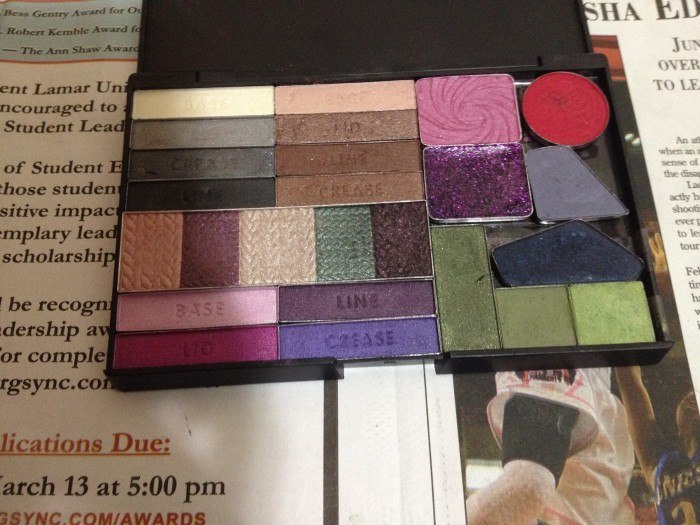 How-To-Make-Your-Own-Custom-Eyeshadow-Palette-5