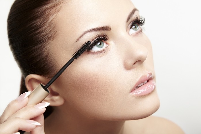 How to Revive Dry Mascara and Alternate Uses of Mascara Wand2