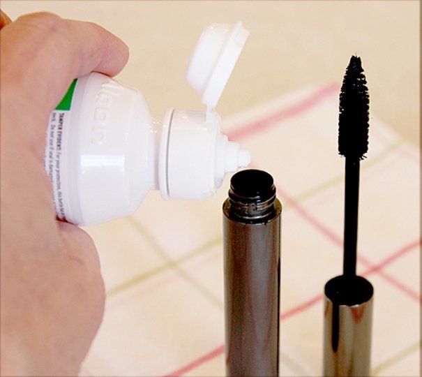 How to Revive Dry Mascara and Alternate Uses of Mascara Wand5