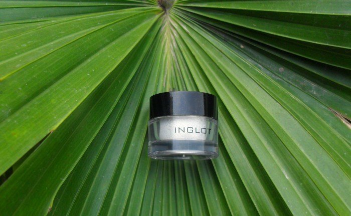 Inglot-AMC-Pure-Pigment-Eye-Shadow-in-#30-Review-1