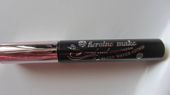 Isehan-Kiss-Me-Heroine-Make-Long-And-Curl-And-Super-Water-Proof-Mascara-Review-6