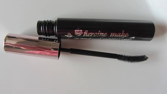 Isehan-Kiss-Me-Heroine-Make-Long-And-Curl-And-Super-Water-Proof-Mascara-Review-7
