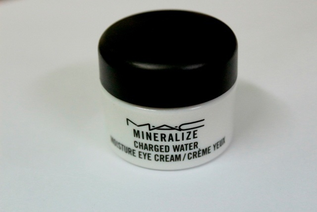 MAC Mineralize Charged Water Moisture Eye Cream (2)