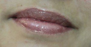 Revlon #260 Rosy Future Super Lustrous Lip Gloss  (1)