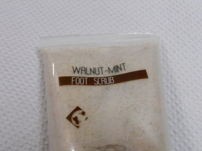The Nature's Co Walnut-Mint Foot Scrub Review3