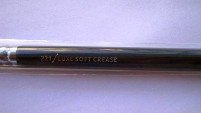 Zoeva 221 Luxe Soft Crease Brush Review
