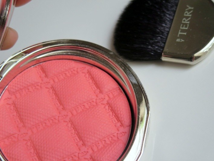 pink powder blush