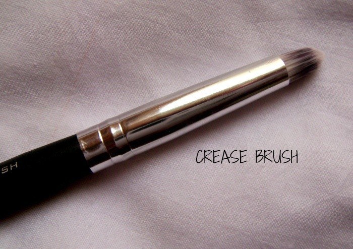 Crown Deluxe Infinity ShadowCrease Duet Brush Review4