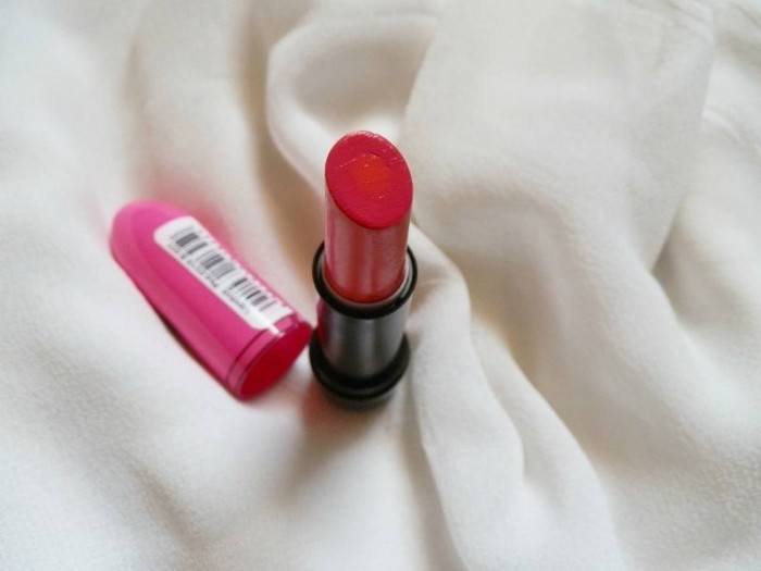 Elle 18 Supercilious Red Color Boost Lipstick 