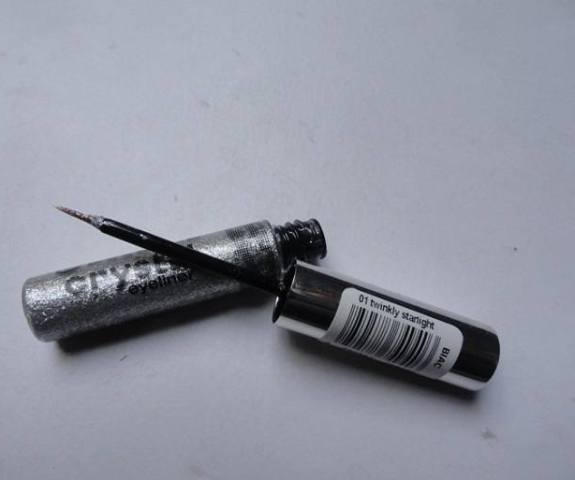 Essence-Crystal-Twinkly-Starlight-Eyeliner-Review-1-700x525