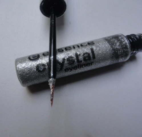 Essence-Crystal-Twinkly-Starlight-Eyeliner-Review-8-700x525