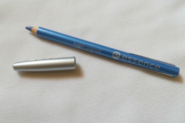 Essence Kajal Pencil in #26 Beach Bum