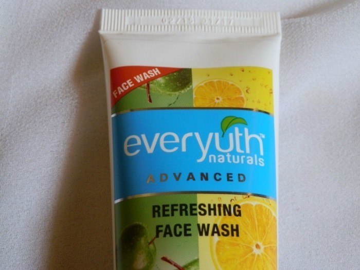 Everyuth Naturals Advanced Refreshing Face Wash 