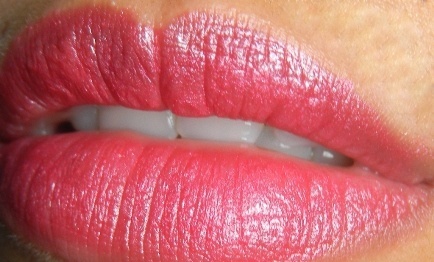 Faces Go Chic Coral Pink Lipstick Review10