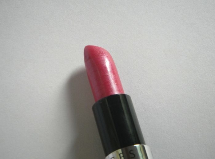 Faces Go Chic Coral Pink Lipstick Review6