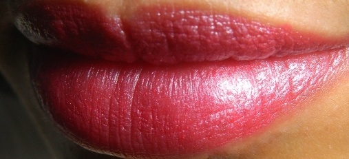 Faces Go Chic Coral Pink Lipstick Review9