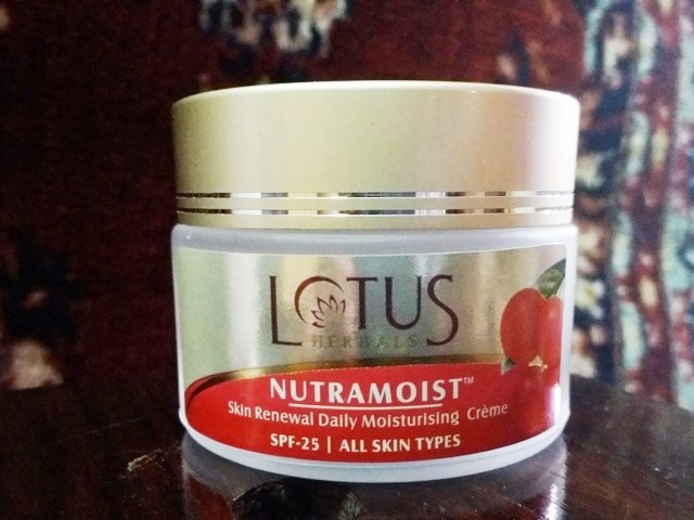 Lotus Herbals Nutramoist Skin Renewal Daily Moisturising Creme SPF-25  (4)