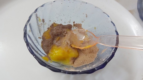 Homemade mango face pack