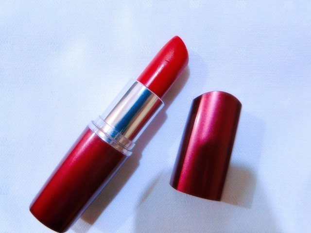 Maybelline #190 Royal Red Moisture Extreme Lipstick  (6)